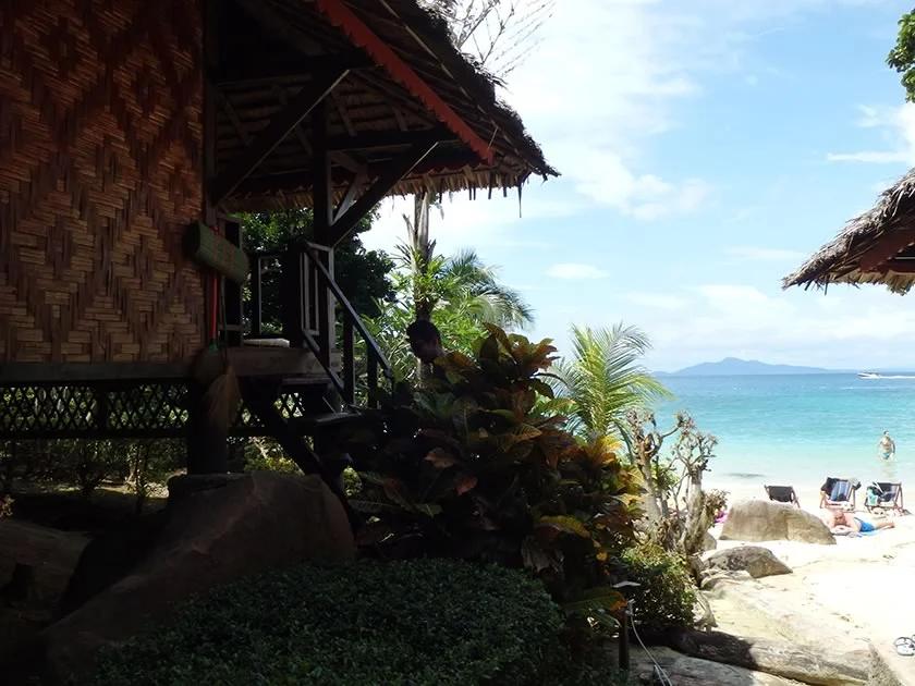 [タイの秘境・ピピ島とプーケットを巡る旅行記22] ピピ・リラックス・ビーチリゾートのビーチフロントのお部屋♪