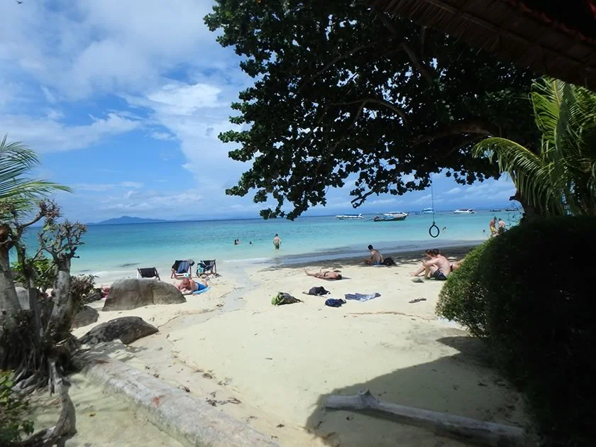 [タイの秘境・ピピ島とプーケットを巡る旅行記22] ピピ・リラックス・ビーチリゾートのビーチフロントのお部屋♪
