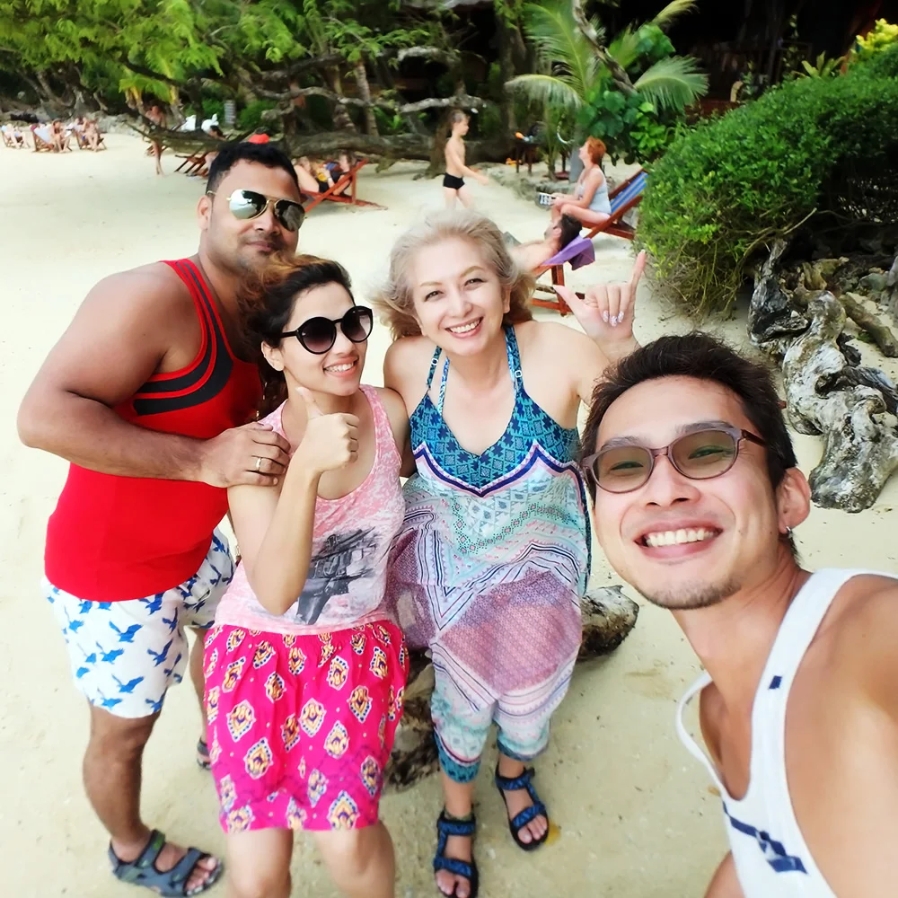 [タイの秘境・ピピ島とプーケットを巡る旅行記24] ピピ島の雨季真っ只中のビーチでまったりタイム。