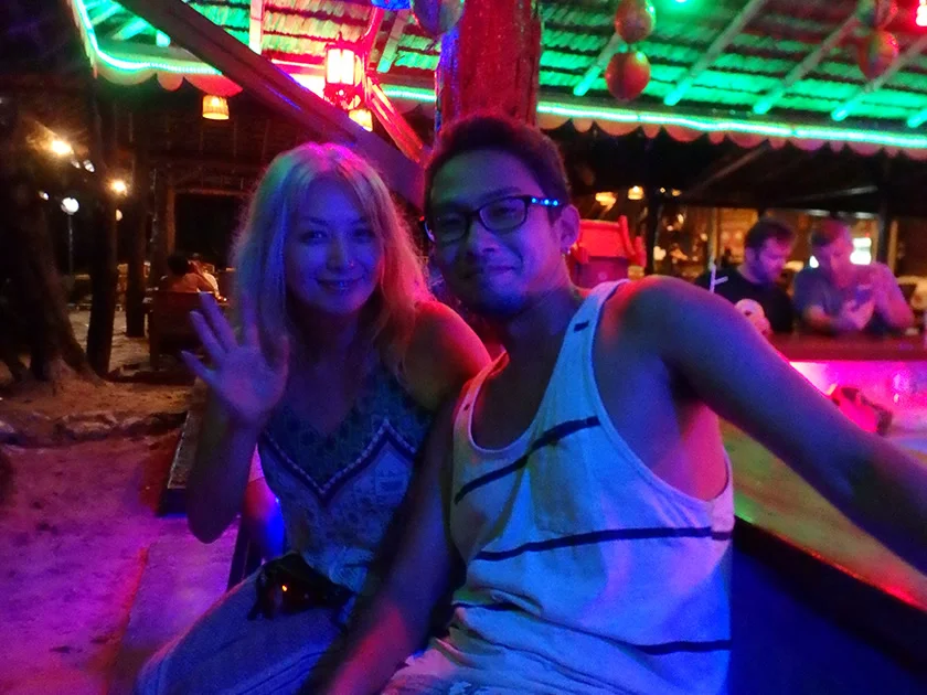 [タイの秘境・ピピ島とプーケットを巡る旅行記28] シャキさん夫婦と長話。バングラディッシュの結婚式の豪華さにビックリ！