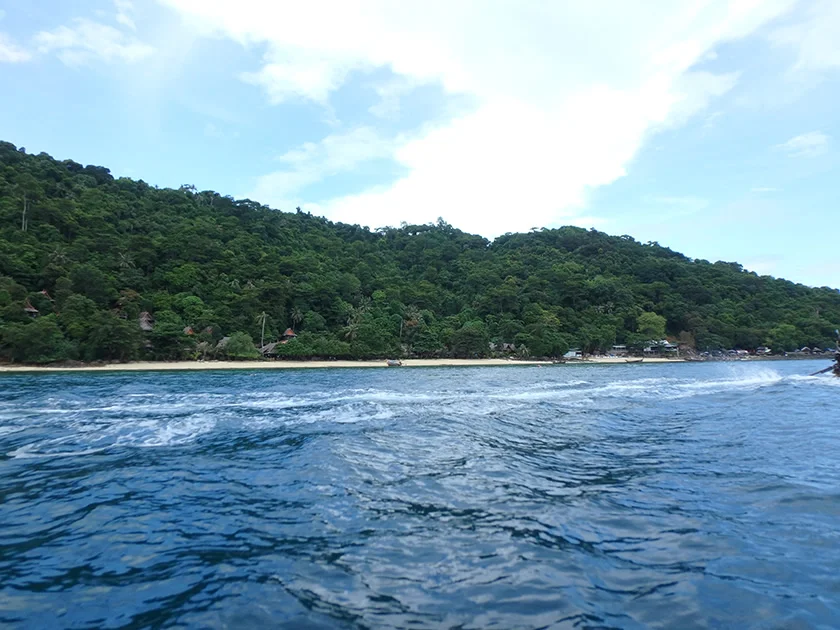 [タイの秘境・ピピ島とプーケットを巡る旅行記31] シュノーケルで見えるピピ島の海の中。