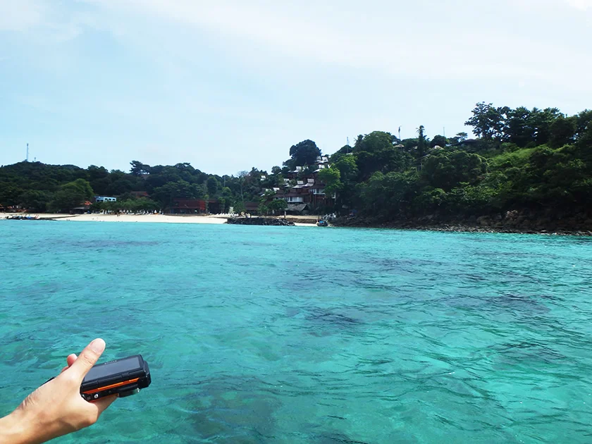[タイの秘境・ピピ島とプーケットを巡る旅行記31] シュノーケルで見えるピピ島の海の中。