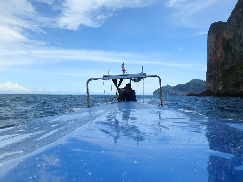 [タイの秘境・ピピ島とプーケットを巡る旅行記33] 大人気のピピレイ島・マヤベイビーチに上陸。。。。なんじゃ、、この人の多さはｗ