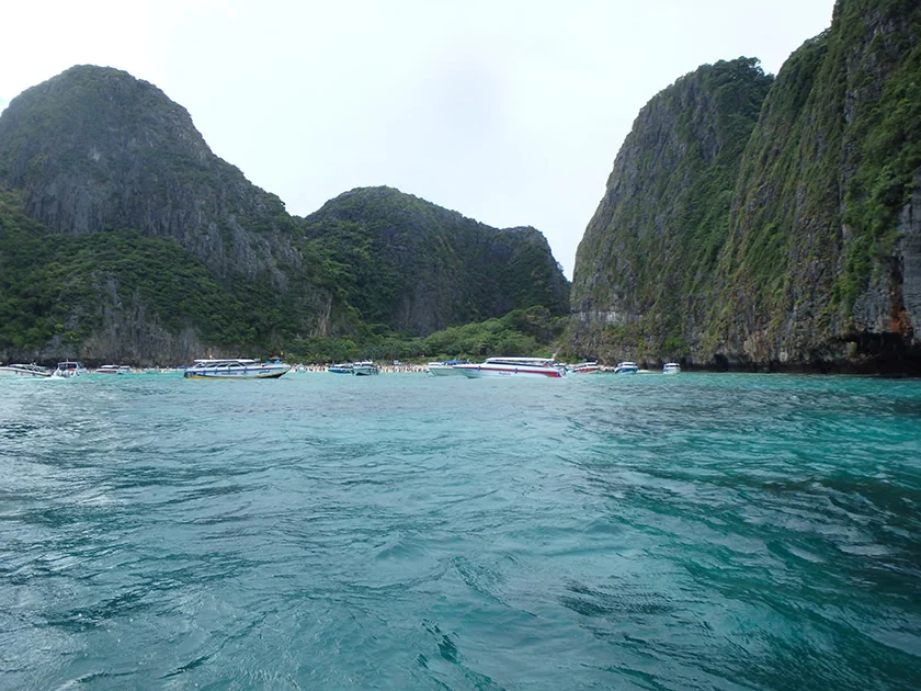 [タイの秘境・ピピ島とプーケットを巡る旅行記33] 大人気のピピレイ島・マヤベイビーチに上陸。。。。なんじゃ、、この人の多さはｗ