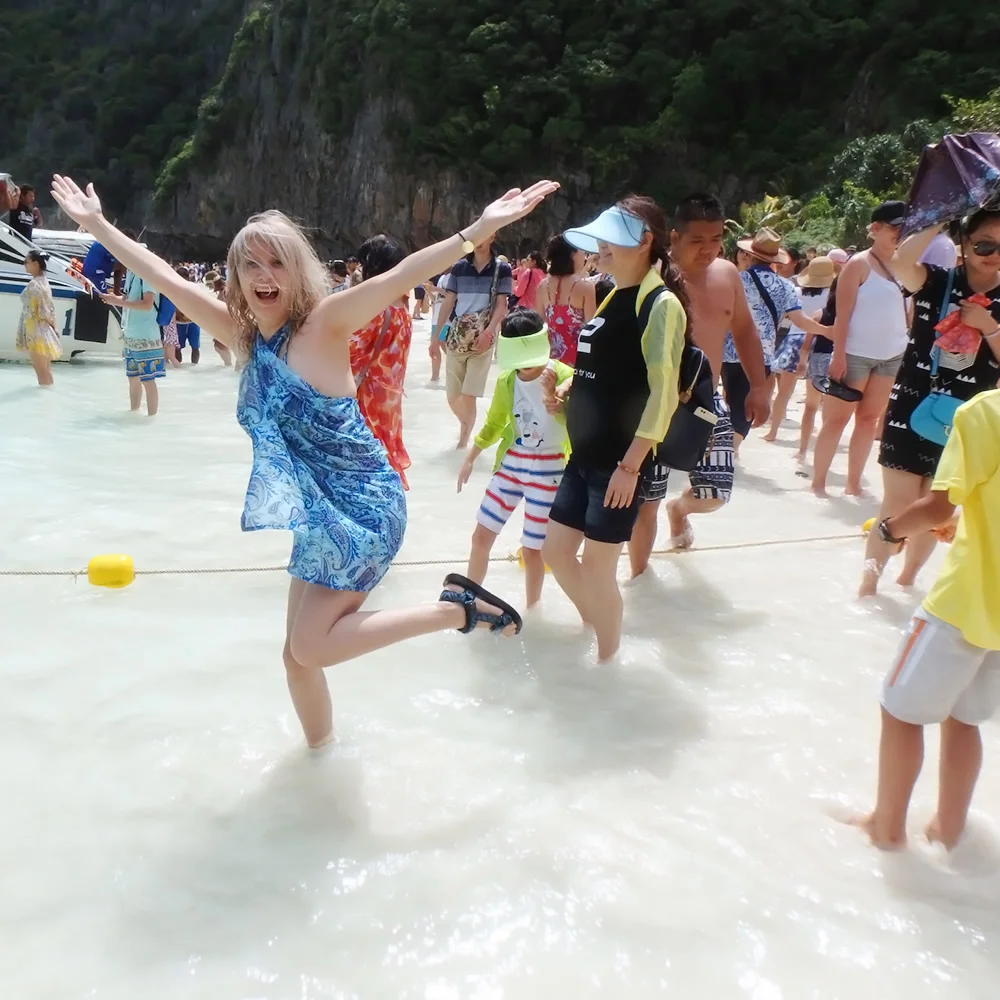 [タイの秘境・ピピ島とプーケットを巡る旅行記33] 大人気のピピレイ島・マヤベイビーチに上陸。。。。なんじゃ、、この人の多さはｗ