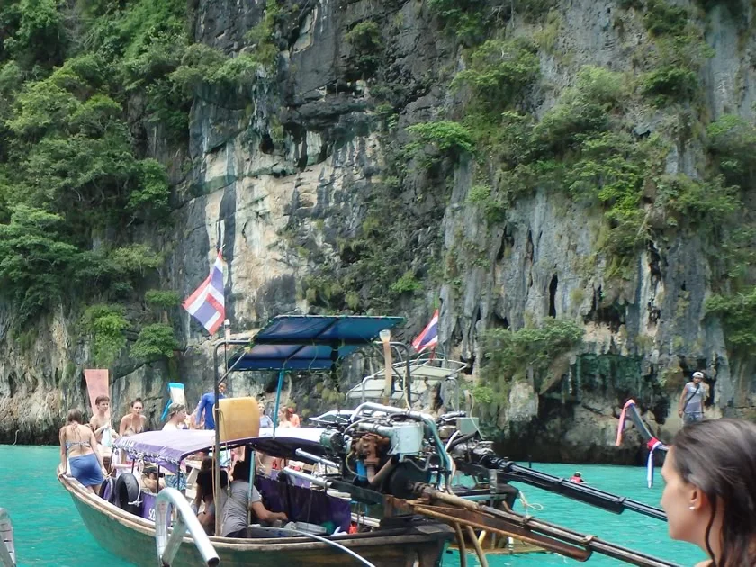 [タイの秘境・ピピ島とプーケットを巡る旅行記36] みんなで海に向かってジャンプ♪