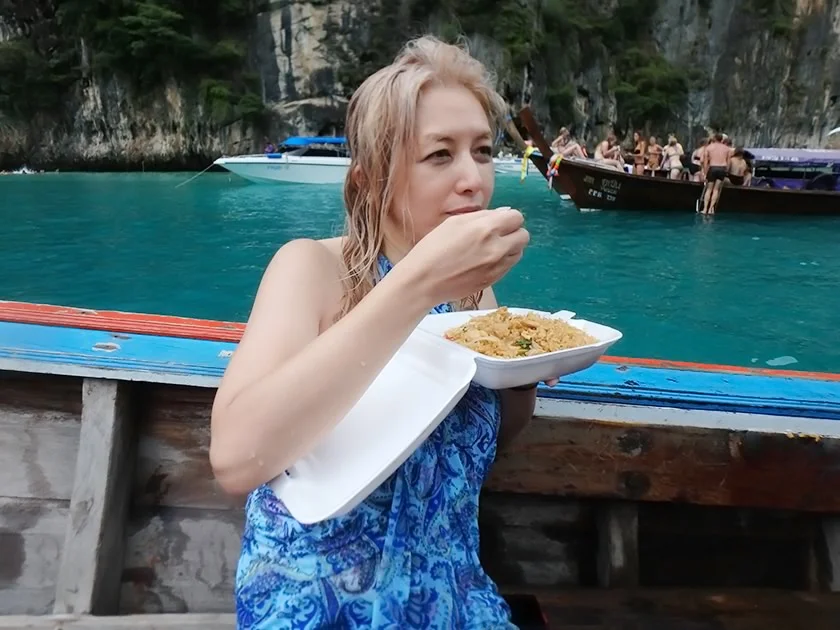 [タイの秘境・ピピ島とプーケットを巡る旅行記36] みんなで海に向かってジャンプ♪