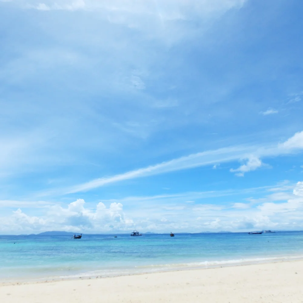 [タイの秘境・ピピ島とプーケットを巡る旅行記41] ピピ島のビーチは晴れるとスゴいことになる。