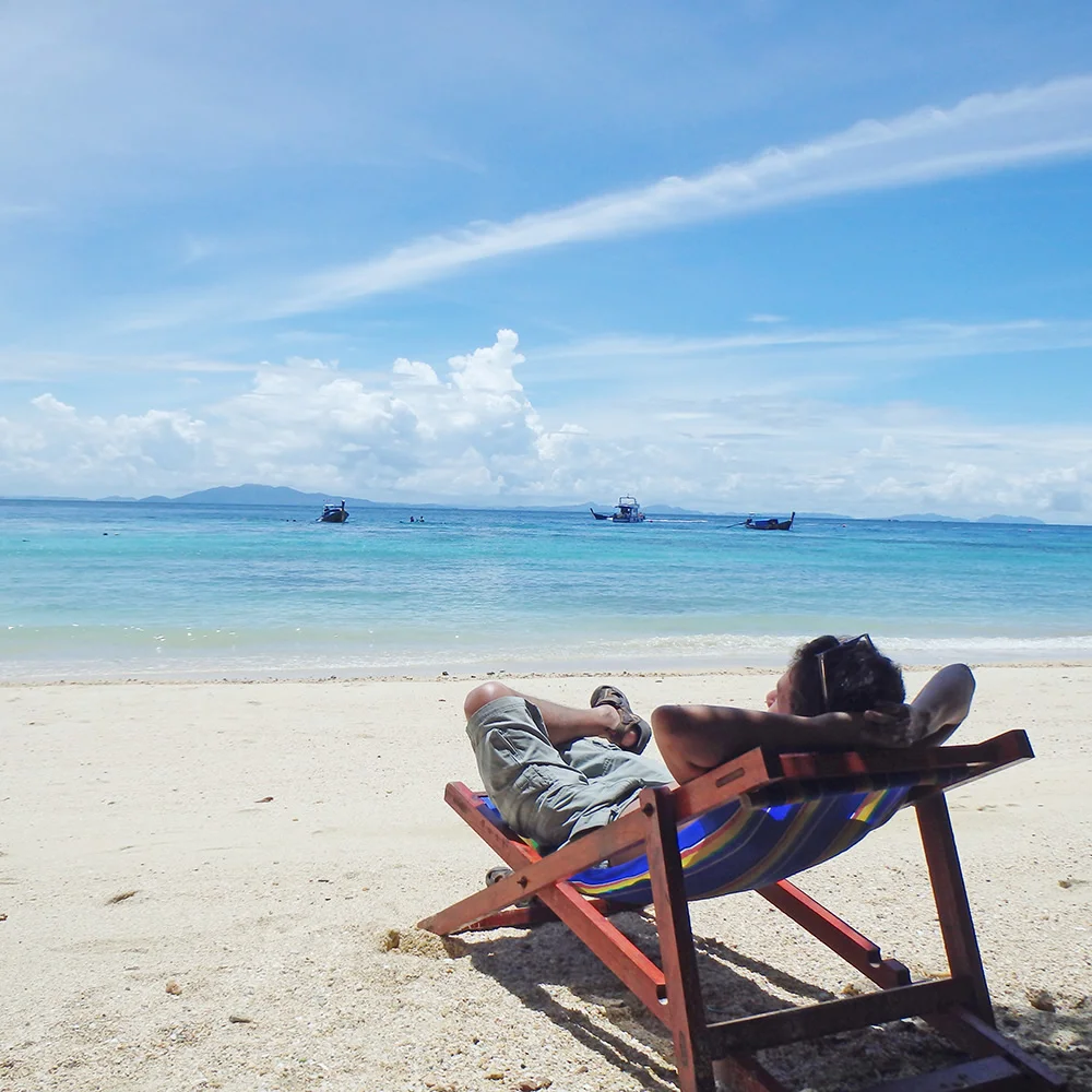 [タイの秘境・ピピ島とプーケットを巡る旅行記41] ピピ島のビーチは晴れるとスゴいことになる。