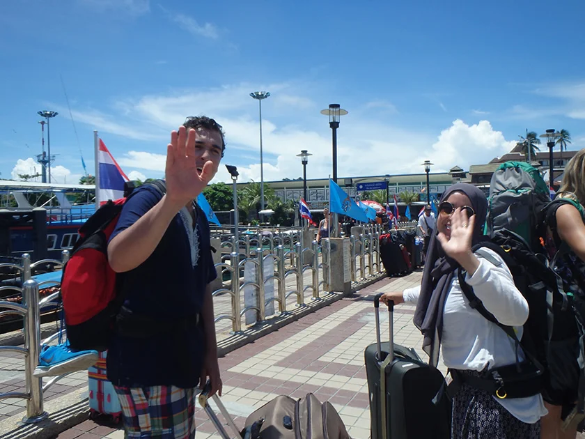[タイの秘境・ピピ島とプーケットを巡る旅行記43] トンサイ港に戻ってきたぞ。あれ、、なんだろう？身体が重い・・・。