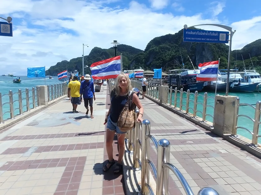 [タイの秘境・ピピ島とプーケットを巡る旅行記43] トンサイ港に戻ってきたぞ。あれ、、なんだろう？身体が重い・・・。