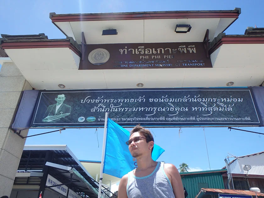 [タイの秘境・ピピ島とプーケットを巡る旅行記43] トンサイ港に戻ってきたぞ。あれ、、なんだろう？身体が重い・・・。