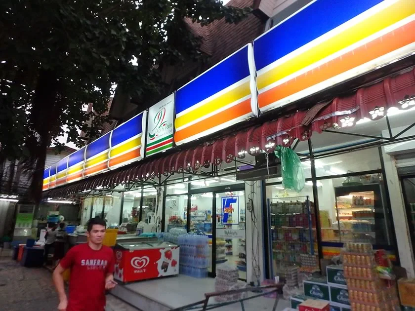 [タイの秘境・ピピ島とプーケットを巡る旅行記47] ピピ島のローカルなコンビニの価格帯調査！