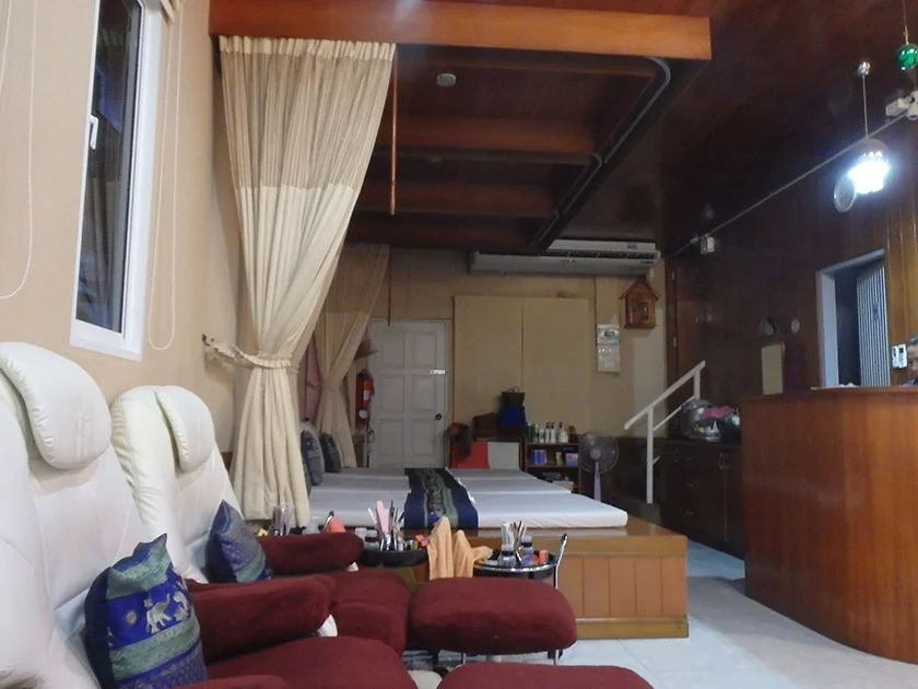 [タイの秘境・ピピ島とプーケットを巡る旅行記50] やっぱりシンドいから、タイマッサージに行こう。。。