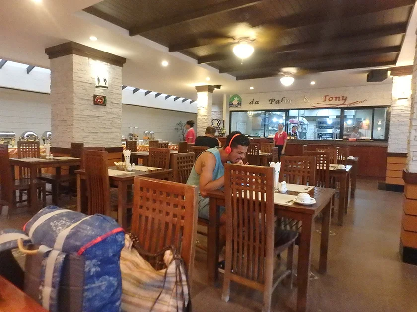 [タイの秘境・ピピ島とプーケットを巡る旅行記53] ピピパームツリーリゾートで朝食。朝はやっぱりスイカ。