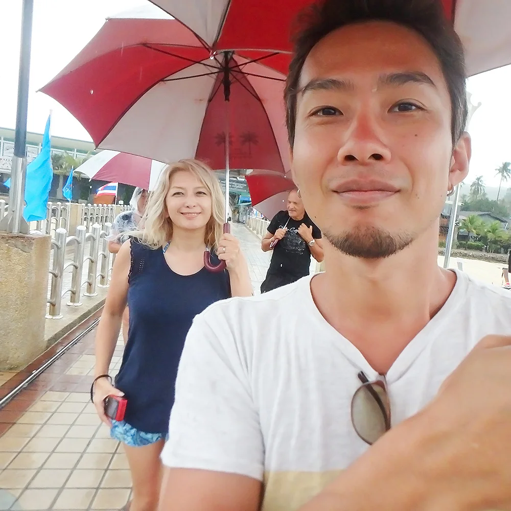 [タイの秘境・ピピ島とプーケットを巡る旅行記54] ピピパームツリーリゾートは雨の中でもちゃんと港まで送ってくれる。