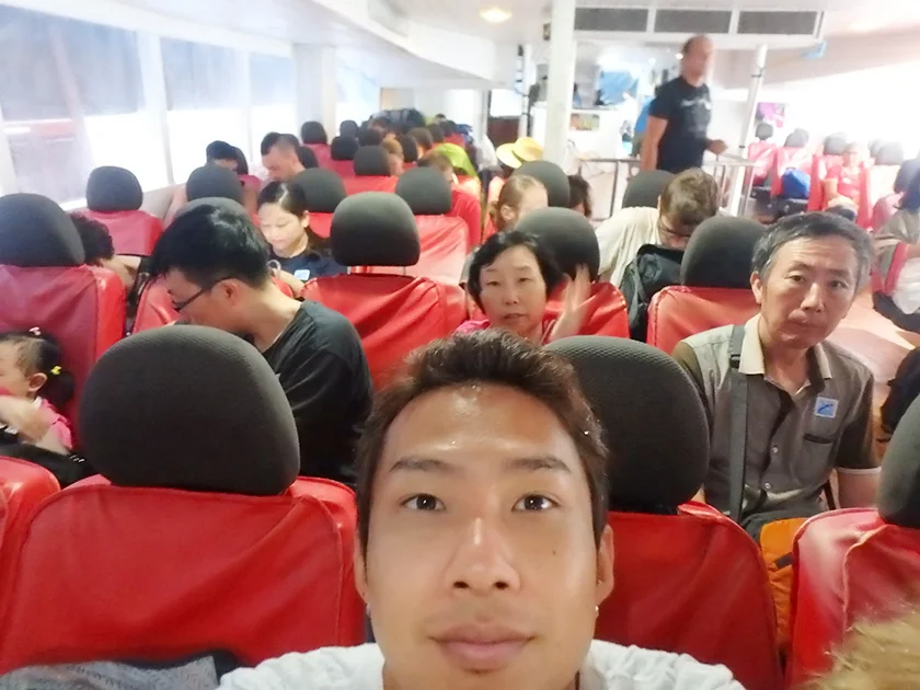 [タイの秘境・ピピ島とプーケットを巡る旅行記55] アンダマンスピードマスター社のフェリーの中の様子レビュー