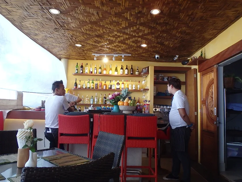 [タイの秘境・ピピ島とプーケットを巡る旅行記62] このレストラン、なんでミヅキの大好物知ってるんだ？ｗ
