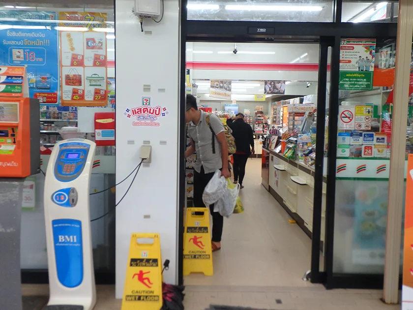 [タイの秘境・ピピ島とプーケットを巡る旅行記65] コンビニでお買い物。プーケット・カマラビーチの物価情報。