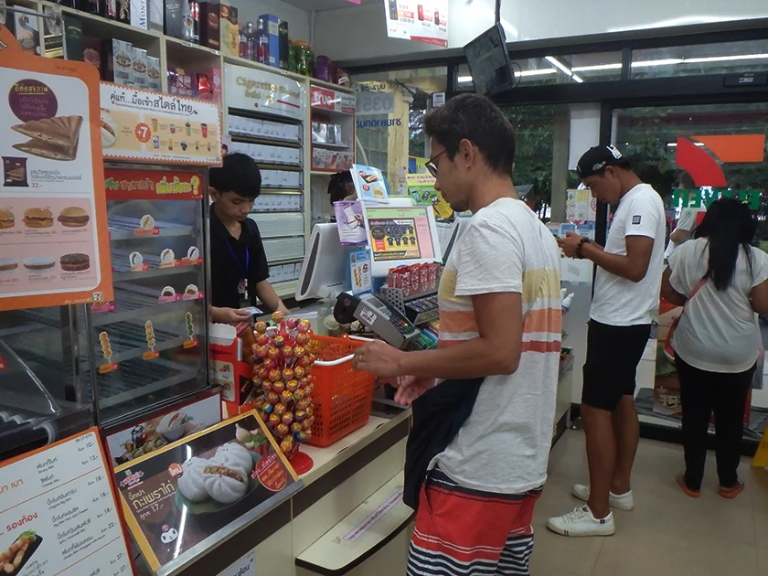 [タイの秘境・ピピ島とプーケットを巡る旅行記65] コンビニでお買い物。プーケット・カマラビーチの物価情報。