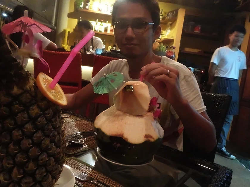 [タイの秘境・ピピ島とプーケットを巡る旅行記66] 夜のプーケット・カマラビーチ。何処のレストランも閉まってて選択肢がない。