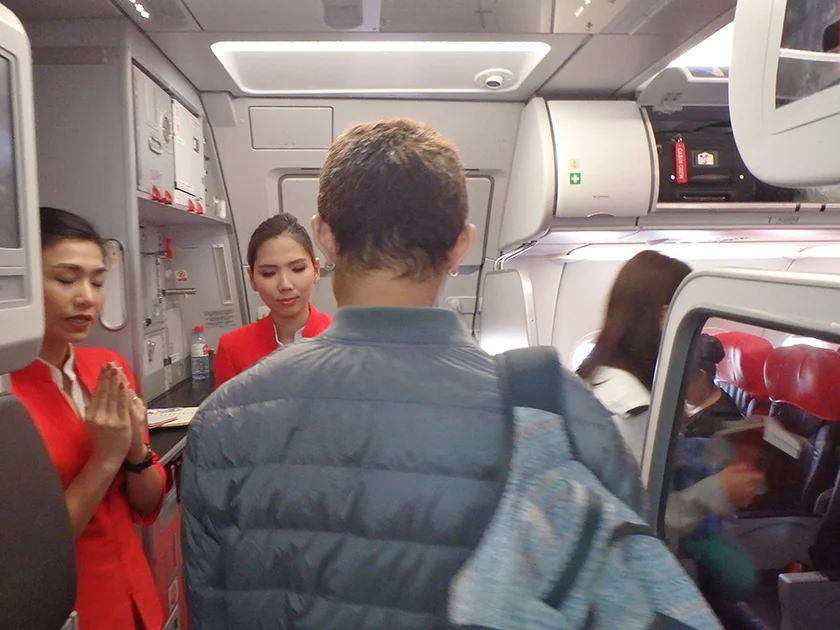 [タイの秘境・ピピ島とプーケットを巡る旅行記69] エアアジアのホットシートで快適な空の旅。