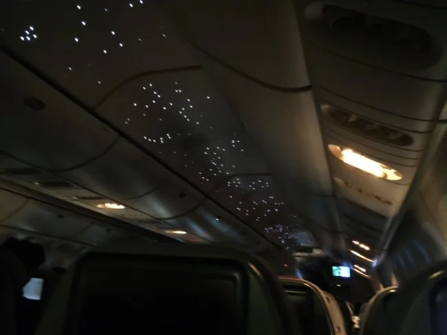 [エミレーツ航空で往復1.9万円！爆安フランス・パリ旅行記13] 眼下に砂漠が見える。もうすぐドバイに到着だ♪