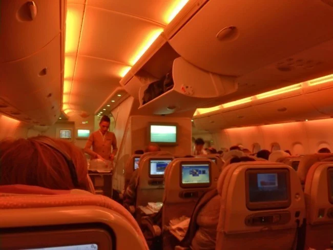 [エミレーツ航空で往復1.9万円！爆安フランス・パリ旅行記21] エミレーツ航空EK075便の機内食は美味しい♪ そしてパリに（やっと）到着！