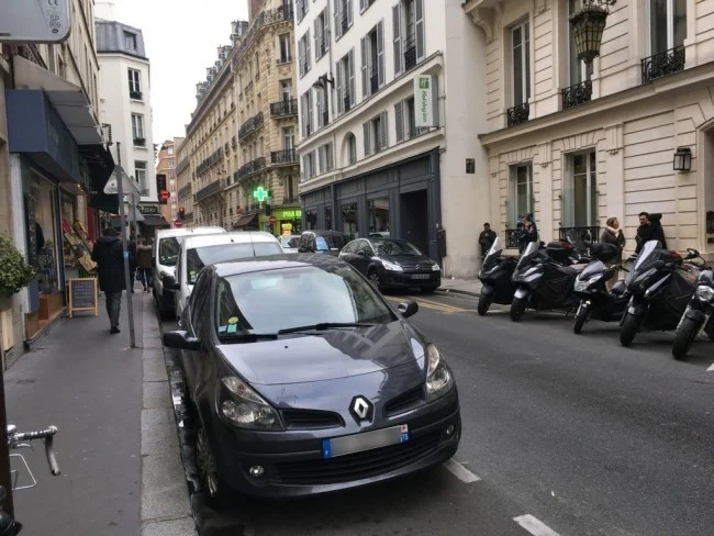[エミレーツ航空で往復1.9万円！爆安フランス・パリ旅行記26] 「MONOPRIX（モノプリ）」で買ってきた水が、コントレックスの硬度を超えるヤバい水だった。。