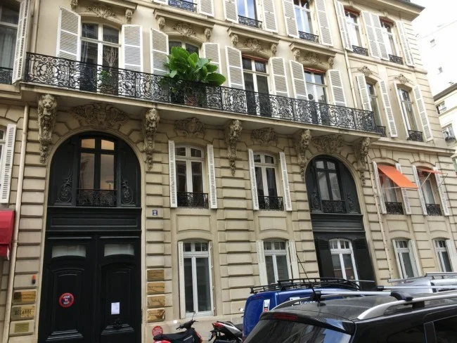 [エミレーツ航空で往復1.9万円！爆安フランス・パリ旅行記27] 外のレストランは何処も高いから、近所のコンビニでサラダでも買って食べようか。。。