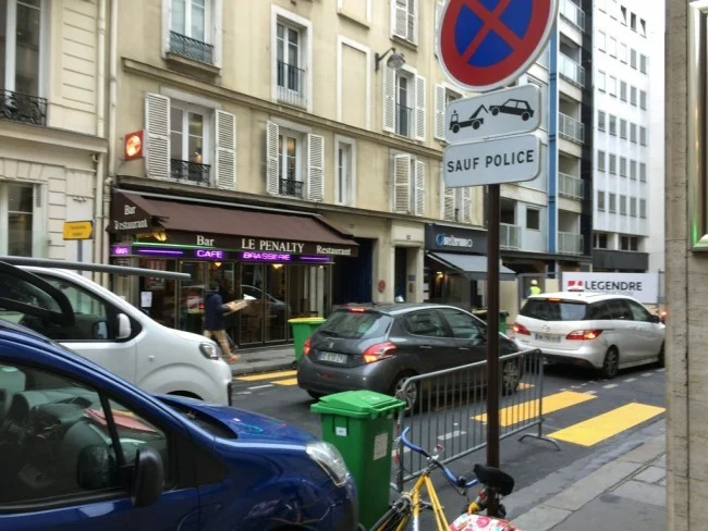 [エミレーツ航空で往復1.9万円！爆安フランス・パリ旅行記30] ホテルの向かいにあるブラッスリー「Le Penalty」でブランチ