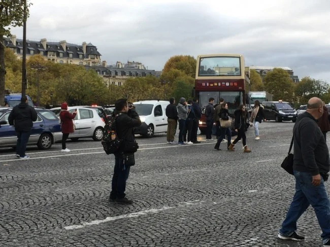 [エミレーツ航空で往復1.9万円！爆安フランス・パリ旅行記34] パリの名所「エトワール凱旋門」はカオスな状態。