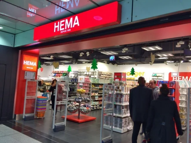 [エミレーツ航空で往復1.9万円！爆安フランス・パリ旅行記41] 駅に直結のショッピングモール「サン・ラザール・パリ・ショッピング・センター」