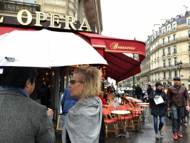 [エミレーツ航空で往復1.9万円！爆安フランス・パリ旅行記45] ルーヴル美術館隣接のショッピングモール「Carrousel du Louvre」へ。また雨がキツくなってきた（汗）。
