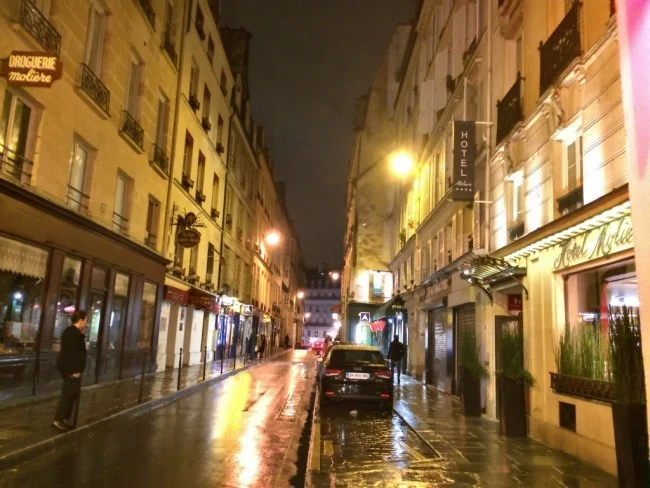 [エミレーツ航空で往復1.9万円！爆安フランス・パリ旅行記49] コンビニといえど週末は20時前には店を閉めるらしい、、、待ってくれ！俺はサラミが買いたいんだ（汗）