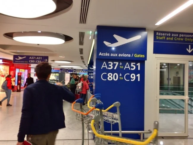 [エミレーツ航空で往復1.9万円！爆安フランス・パリ旅行記65] シャルルドゴール空港の2A＆2Cには、13時30分以降に使えるPPラウンジが無い！