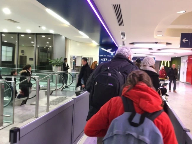 [エミレーツ航空で往復1.9万円！爆安フランス・パリ旅行記65] シャルルドゴール空港の2A＆2Cには、13時30分以降に使えるPPラウンジが無い！