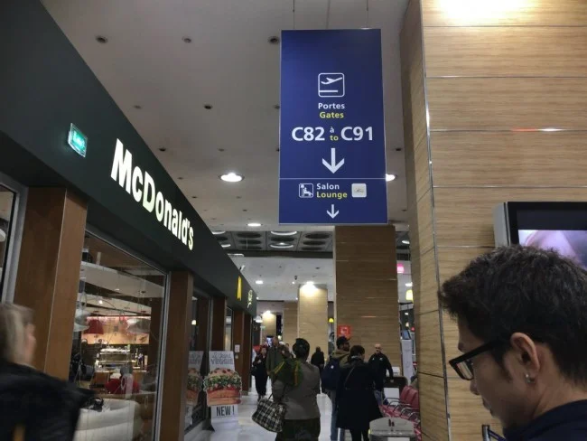 [エミレーツ航空で往復1.9万円！爆安フランス・パリ旅行記65] シャルルドゴール空港の2A＆2Cには、13時30分以降に使えるPPラウンジが無い！