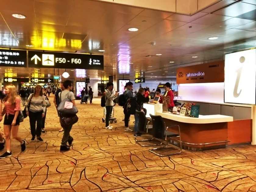 【海外旅行LIVE | 17年12月24日】クリスマスのチャンギ国際空港