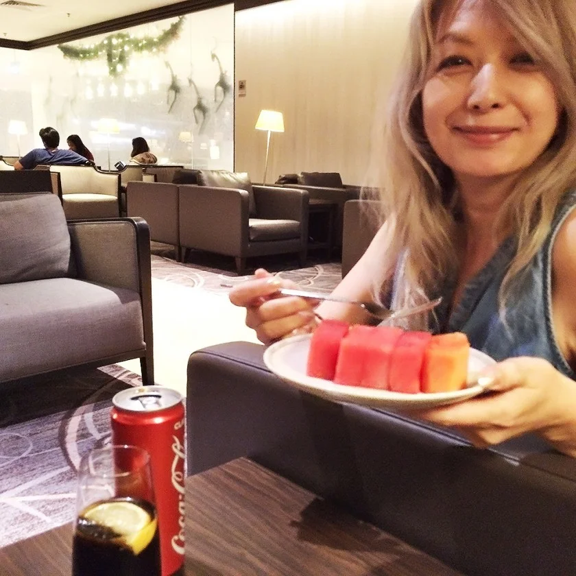 【海外旅行LIVE | 17年12月24日】シルバークリスラウンジとスイカとミヅキ