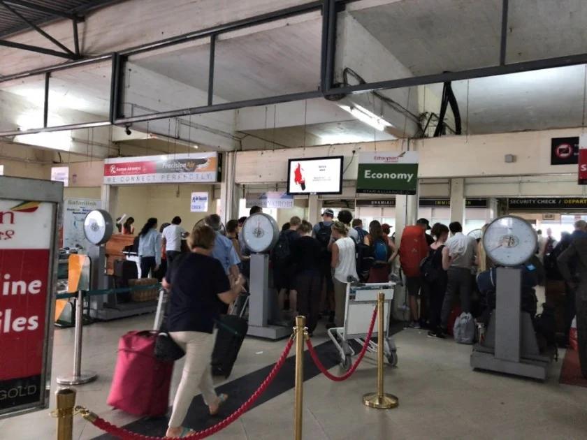 【海外旅行LIVE | 18年1月6日】ザンジバルの空港はカオス状態