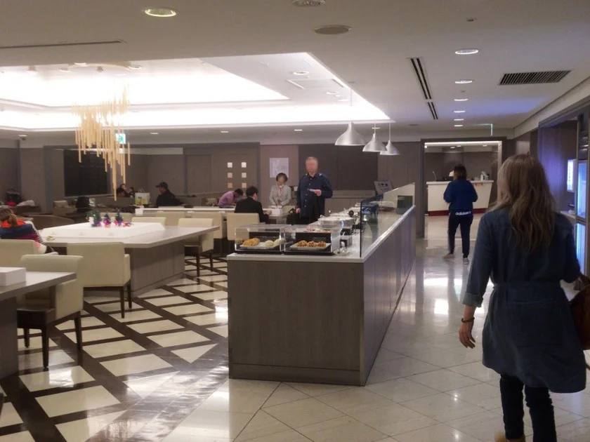 JAL ビジネスクラスラウンジ - サクララウンジ @関西国際空港