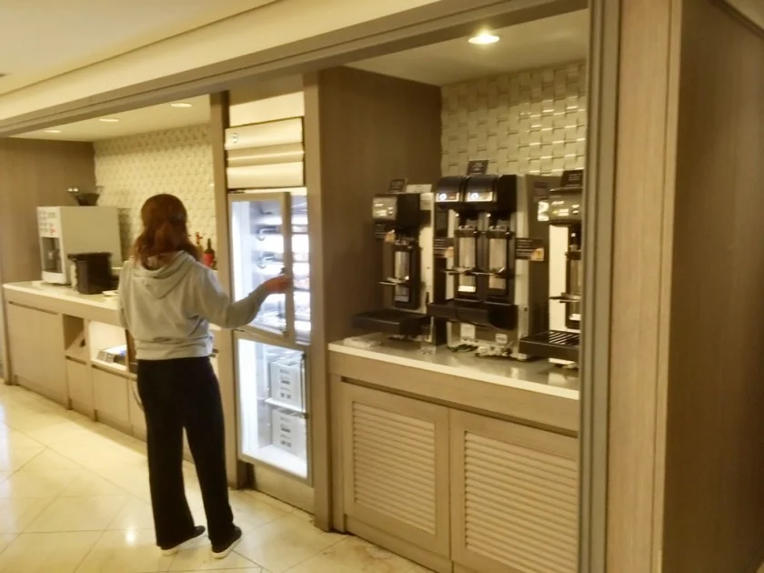 JAL ビジネスクラスラウンジ - サクララウンジ @関西国際空港