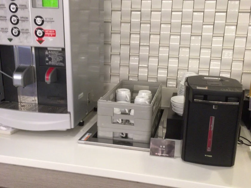 JAL ビジネスクラスラウンジ - サクララウンジ @関西国際空港