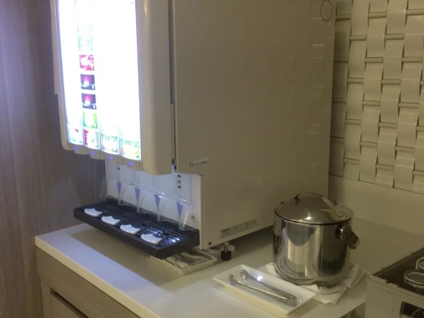 JAL ビジネスクラスラウンジ - サクララウンジ @関西国際空港