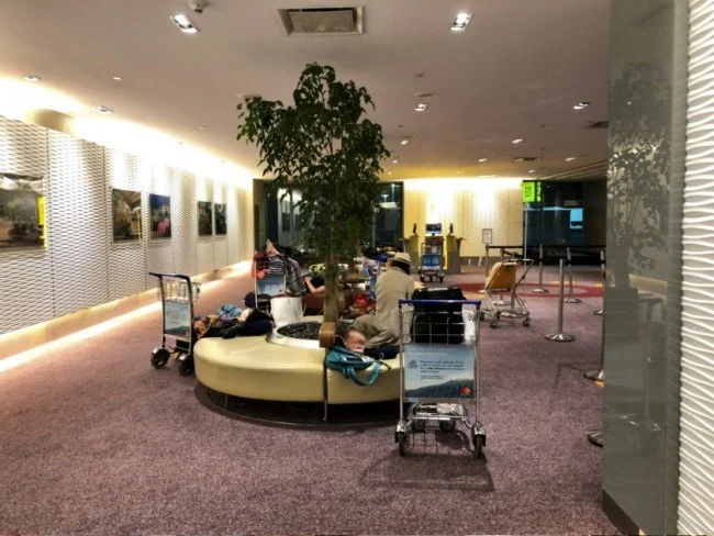 [北欧とアフリカを巡る年末年始の冒険旅行記：北欧編6] チャンギ国際空港はサンリオクリスマス♪