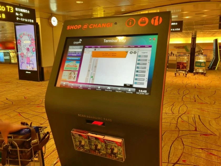 [北欧とアフリカを巡る年末年始の冒険旅行記：北欧編9] チャンギ国際空港の荷物預かり所。うーん、これ預ける値段＋地下鉄代でバッグ買えそうじゃない？