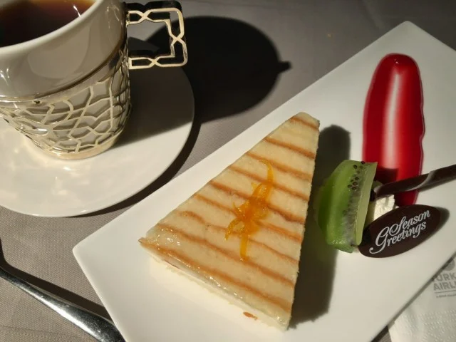 [北欧とアフリカを巡る年末年始の冒険旅行記：北欧編14] ターキッシュエアラインズのビジネスクラスの機内食はなんとシェフがオーダーを取りに来る♪