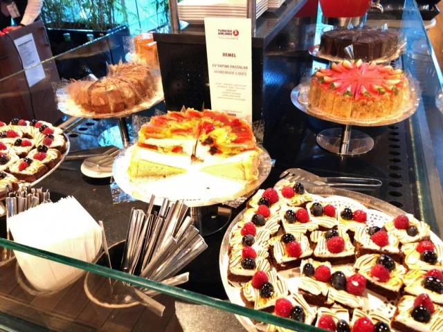 ターキッシュエアラインズ ビジネスクラスラウンジ - THY Lounge：食事編 ＠イスタンブール・アタチュルク国際空港