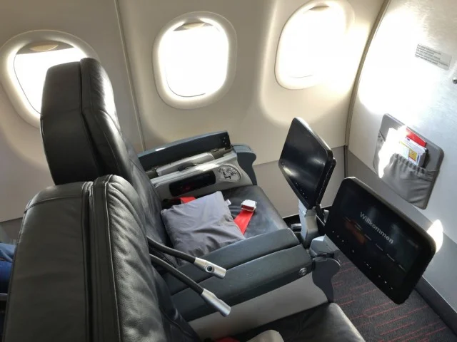 [北欧とアフリカを巡る年末年始の冒険旅行記：北欧編20] ターキッシュエアラインズのビジネスクラス短距離線。2時間でもこんな料理が出てくるのか（汗）